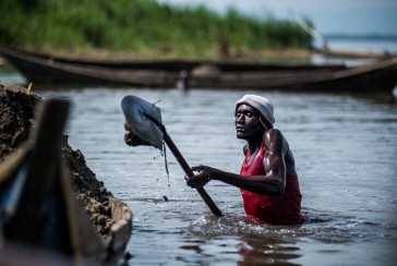 Ordinary people's stories: Who are the Kenyan workers digging sand from Lake Victoria?