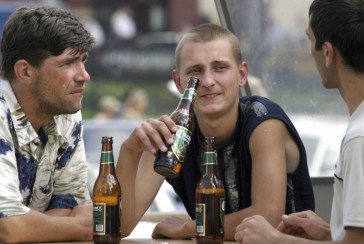 Who is the politician in Russia that puts beer in the category of alcoholic beverage?