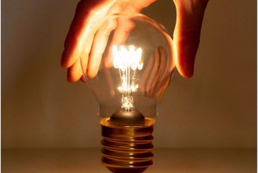 Did Edison first invent the light bulb?