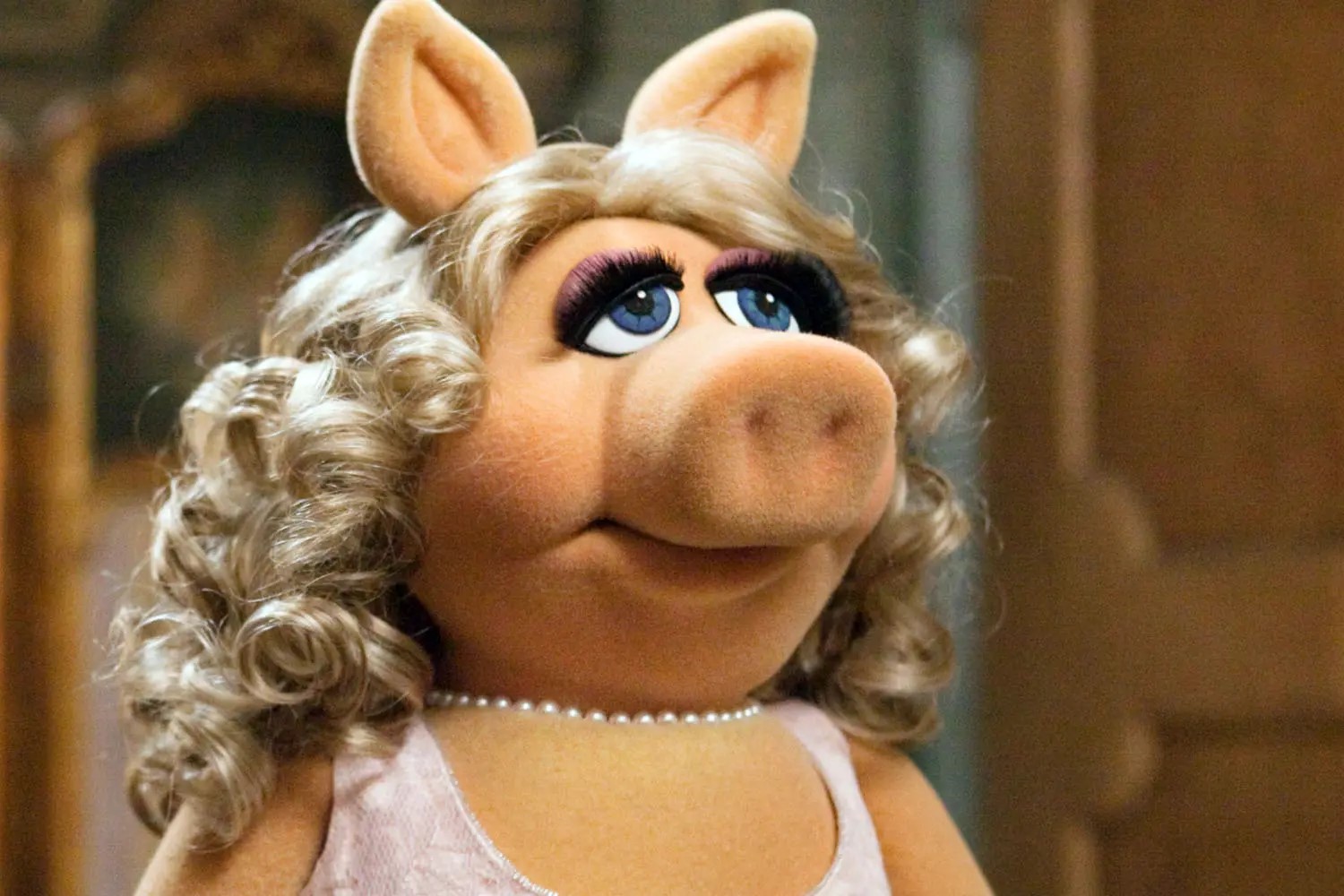 The diva of the show; She is in love with Kermit, but she doesn't show it either: Who is Miss Piggy?