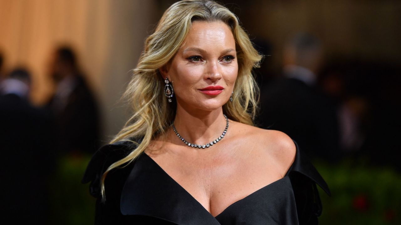 Supermodel with gold statue: Who is Kate Moss?