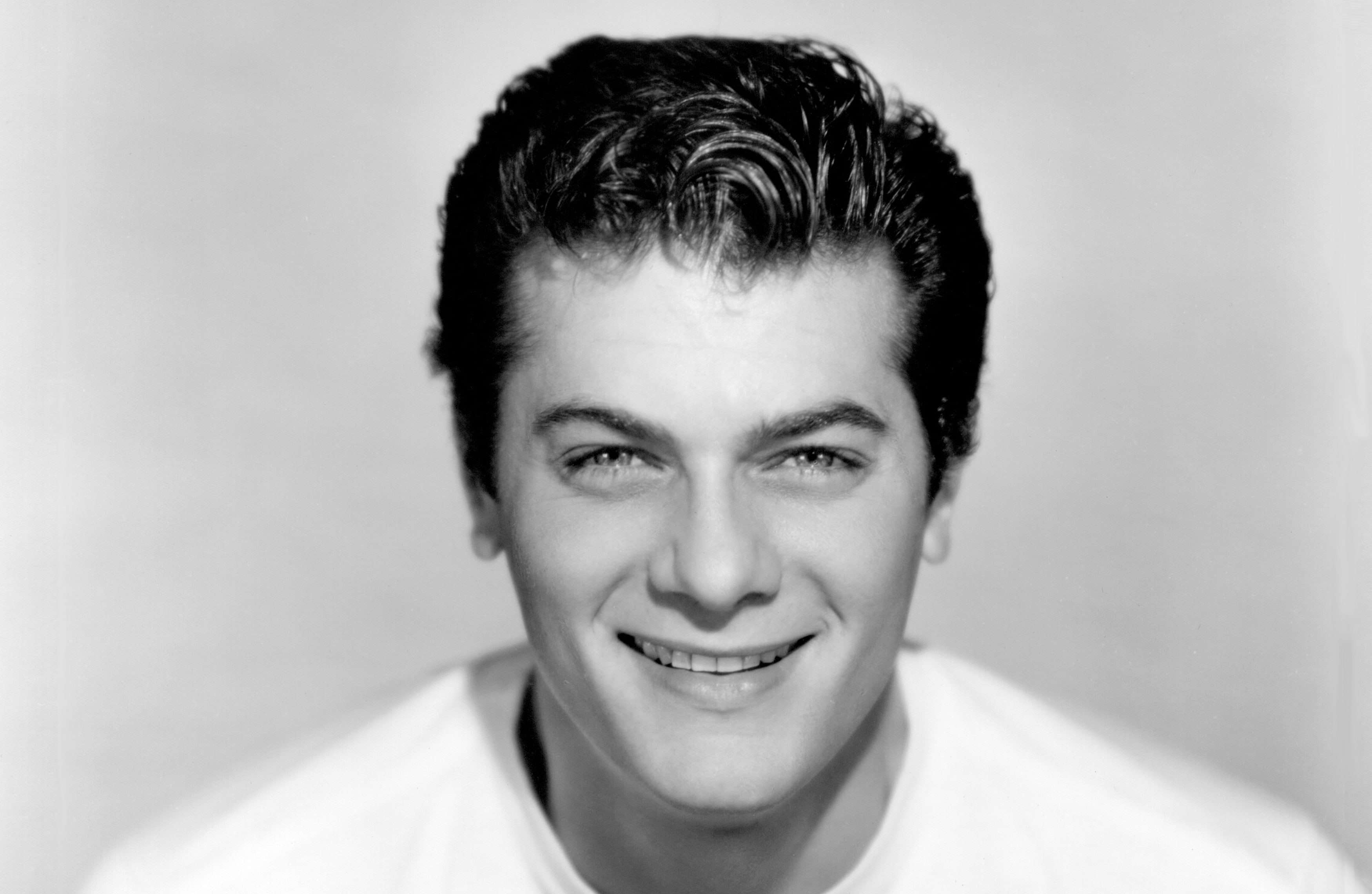 He was one of three children of a Hungarian immigrant Jewish family who worked as a tailor: Who is Tony Curtis?