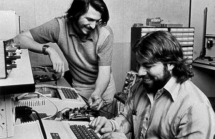 The Apple success story has two protagonists: Let's get to know the other computer genius 'Steve', Steve Wozniak