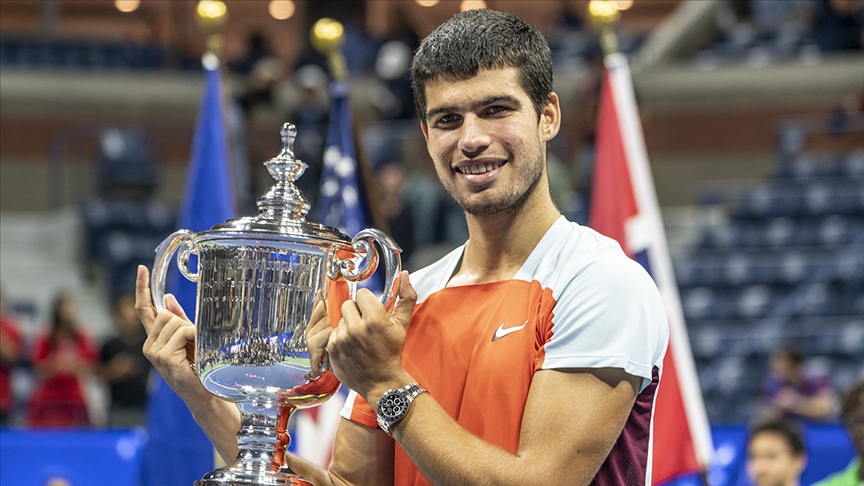 Who is Carlos Alcaraz who made his name in tennis history at the age of 19?