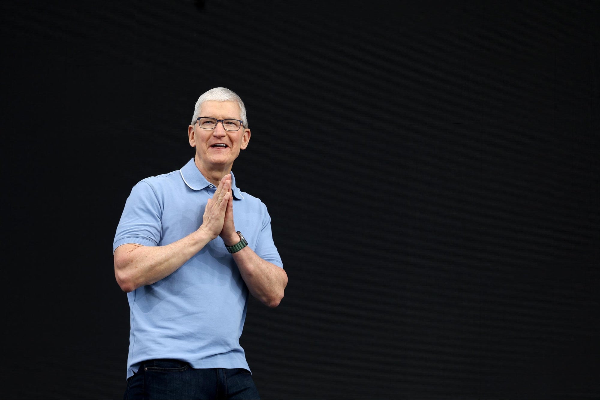 He takes a walk in nature before making an important decision: Who is Tim Cook?