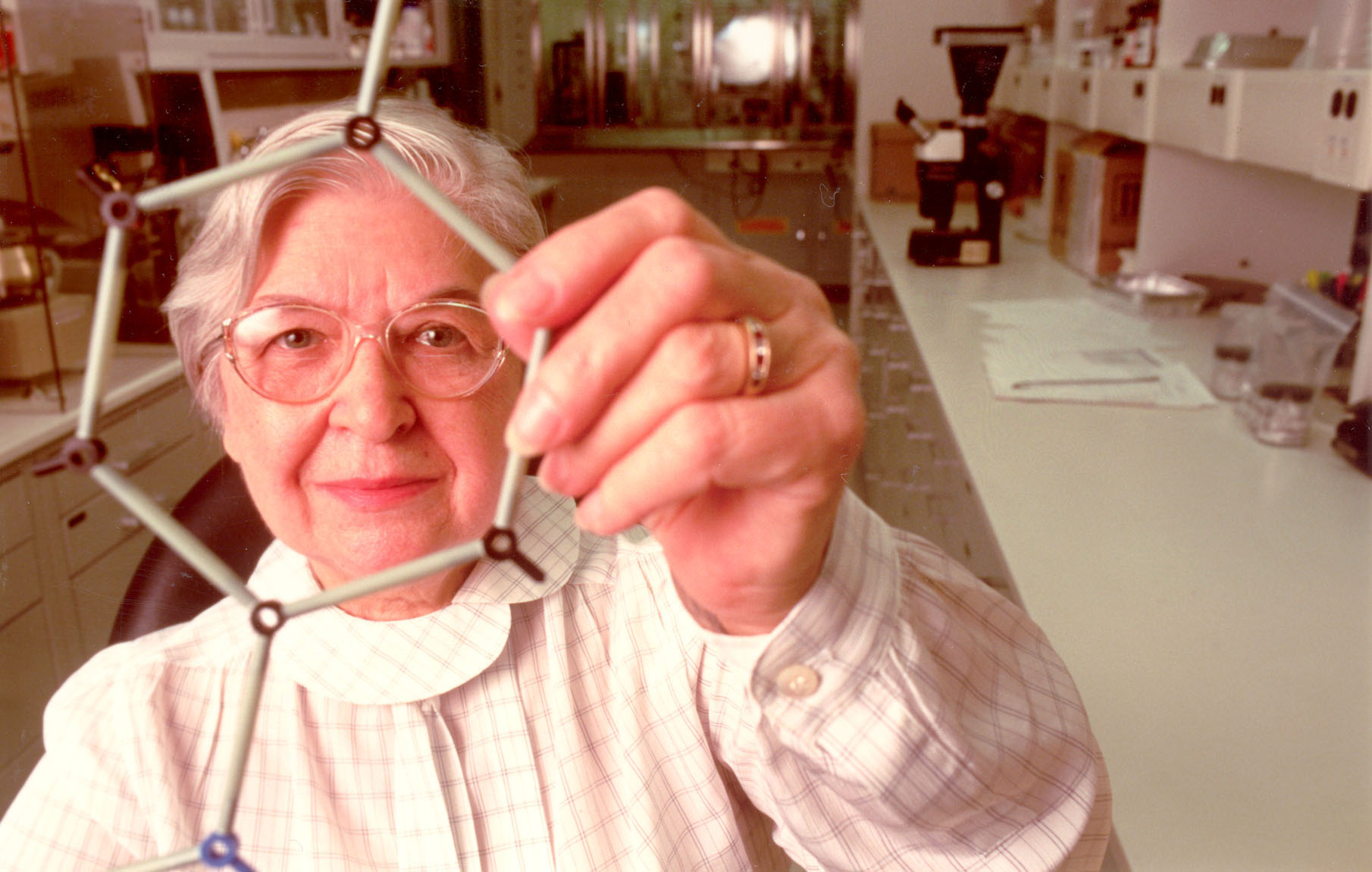 Chemist, the inventor of the material used in steel vests: Who is Stephanie Kwolek?