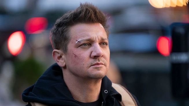 The famous actor had a terrible accident on the first day of the year: Who is Jeremy Renner?