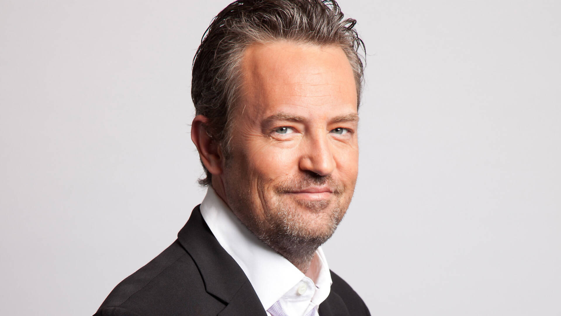 Actor who became famous with the character of 'Chandler Bing' in the legendary TV series "Friends": Who is Matthew Perry?