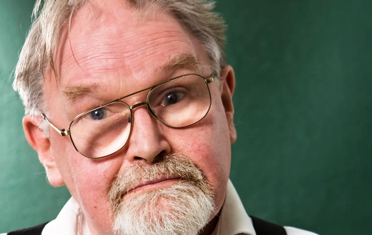 Is there anyone who doesn't know or hear about Poor Things: Who is Alasdair Gray?