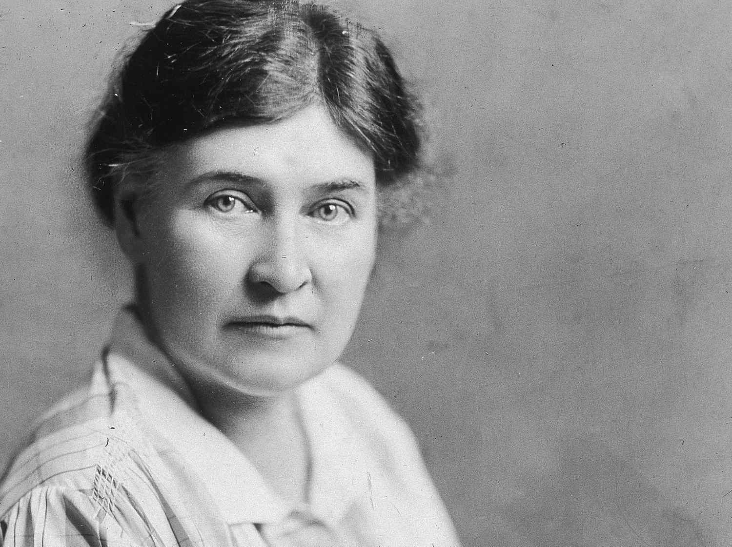 She extensively dealt with the themes of immigration and nostalgia in her works: Who is Willa Cather?