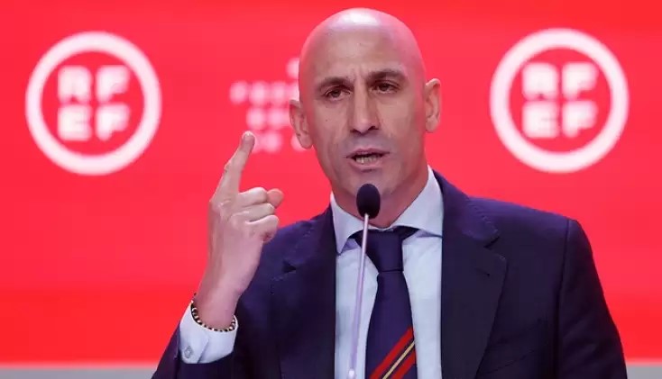 On the agenda for kissing the female football player on the lips: Who is Luis Rubiales?