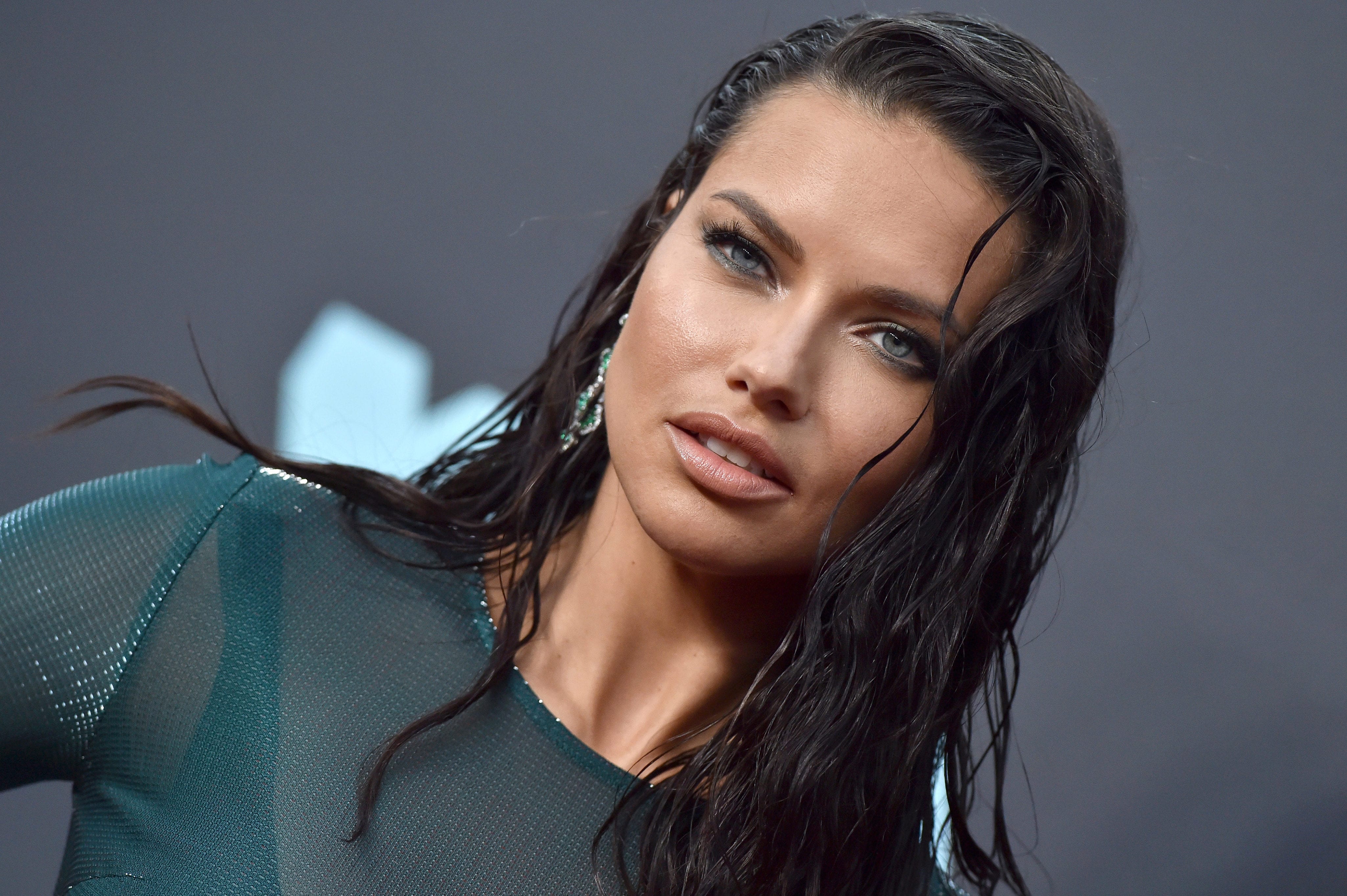 The supermodel we know as the "Victoria's Secret Angel": Who is Adriana Lima?