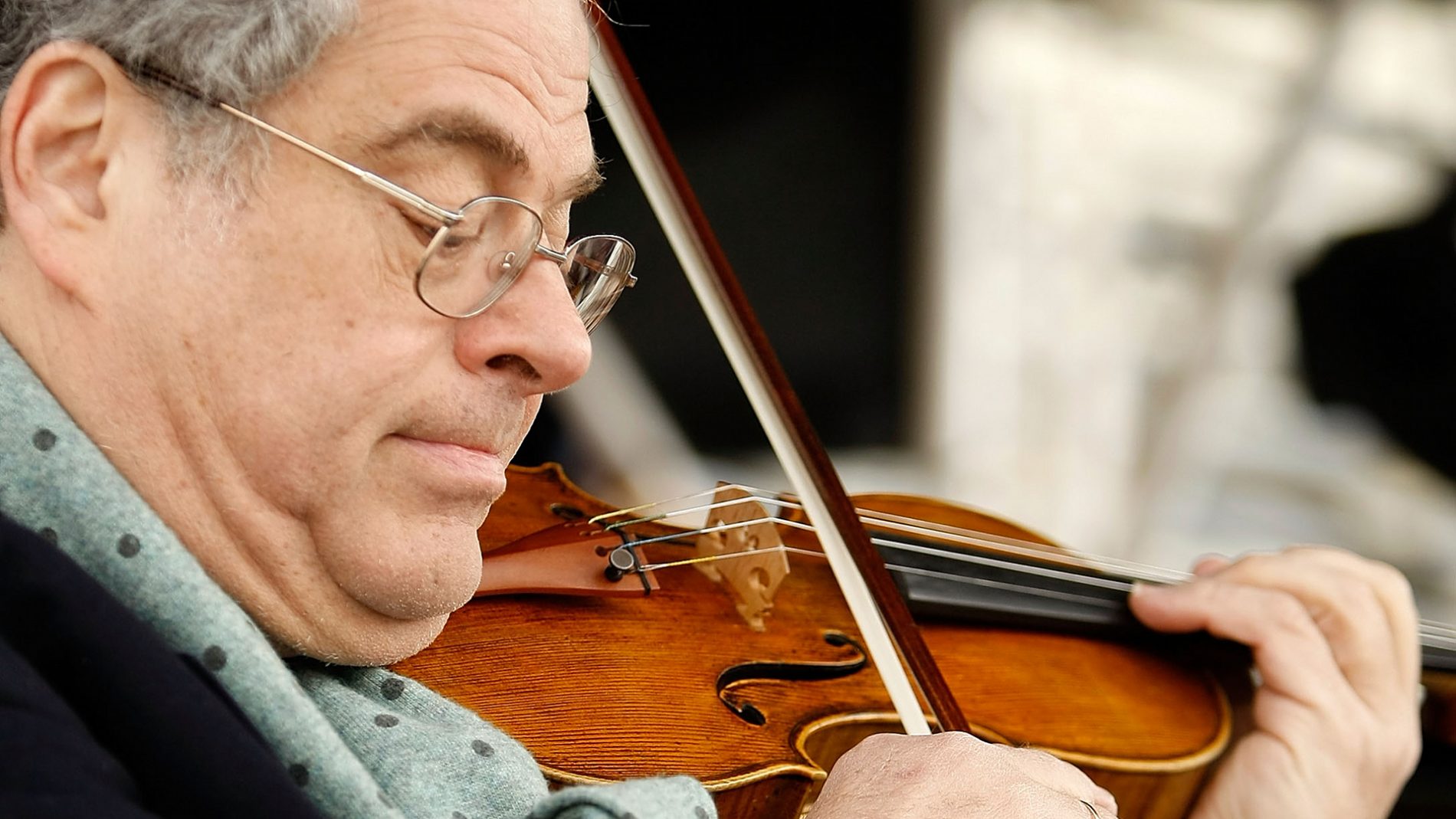 World-famous and award-winning violin virtuoso: Who is Itzhak Perlman?